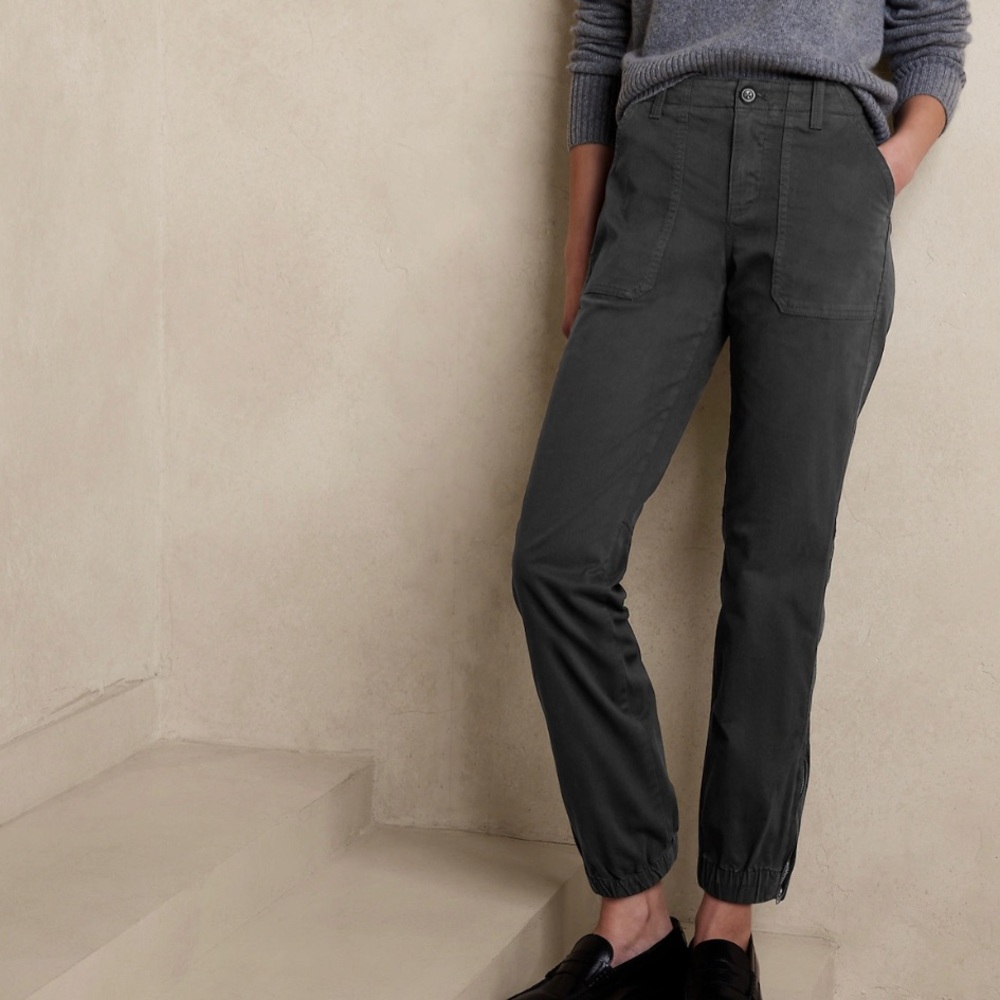 Banana Republic slim utility pant. Black. Summer 2022.  8S. Love!